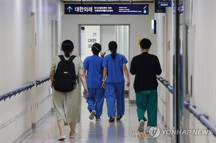 ‘의료계 블랙리스트 유포’ 전공의, 징역형 집유 확정…면허 취소