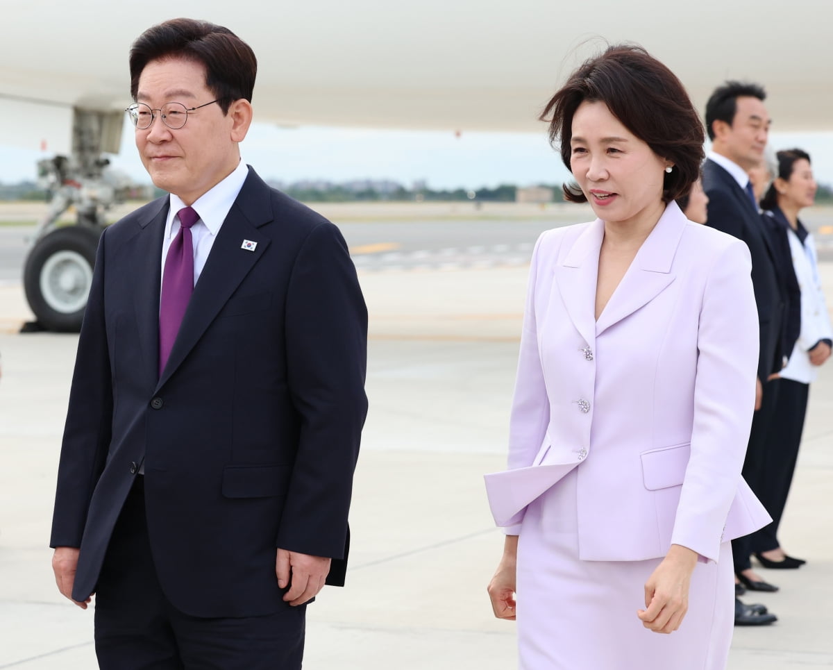 李대통령 "대북제재, 北핵무기 기술 개발 중단과 맞바꿔야"